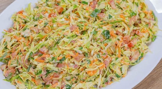 salada cremosa de repolho