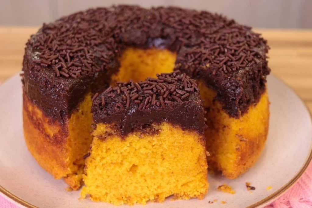 BOLO DE CENOURA INVERTIDO