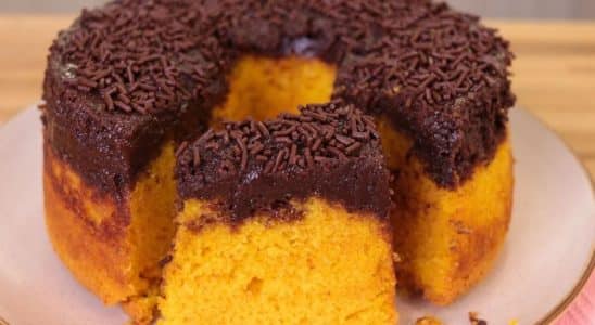 BOLO DE CENOURA INVERTIDO