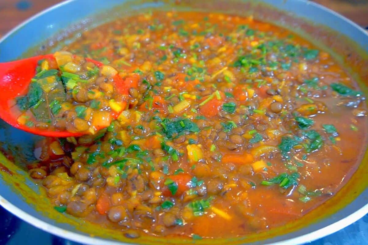 Bolonhesa de lentilha com sabor surpreendente e ideal para substituir a carne 193 BOLONHESA DE LENTILHA