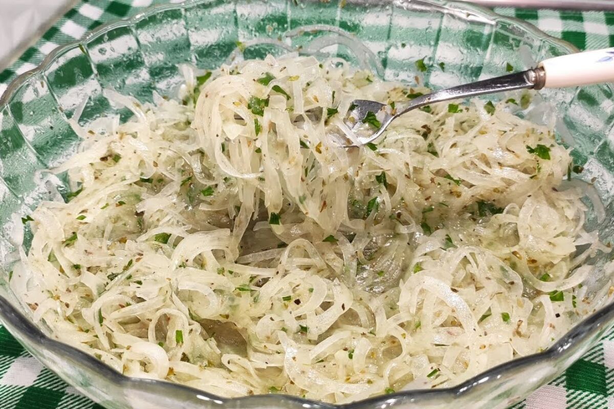 Cebolete para churrasco crocante e com acidez na medida certa 149 CEBOLETE PARA CHURRASCO