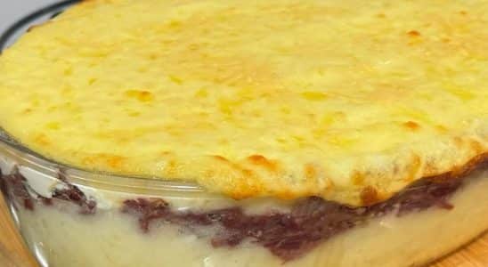 escondidinho de carne seca