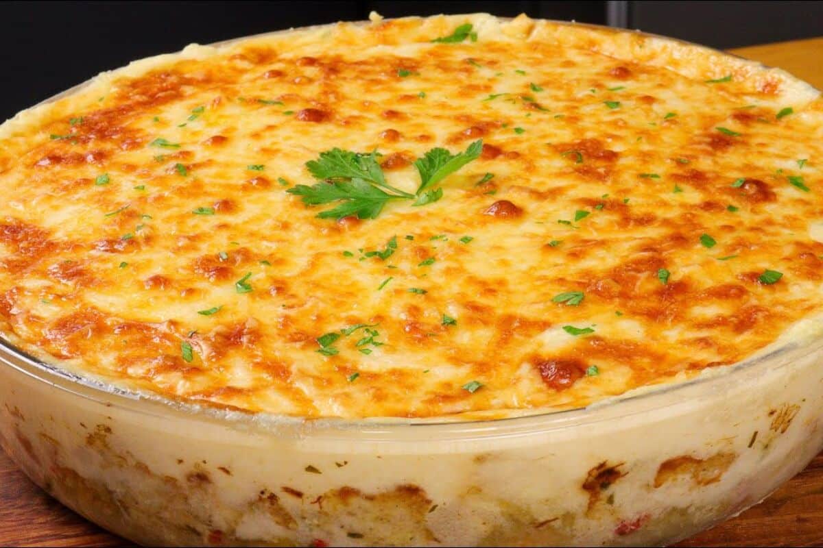 FILÉ DE PEIXE AO MOLHO BRANCO