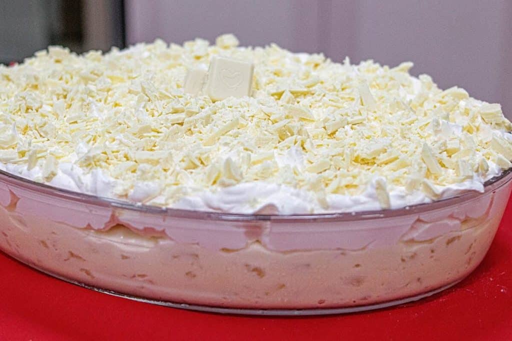 GELADO DE ABACAXI COM CHOCOLATE BRANCO