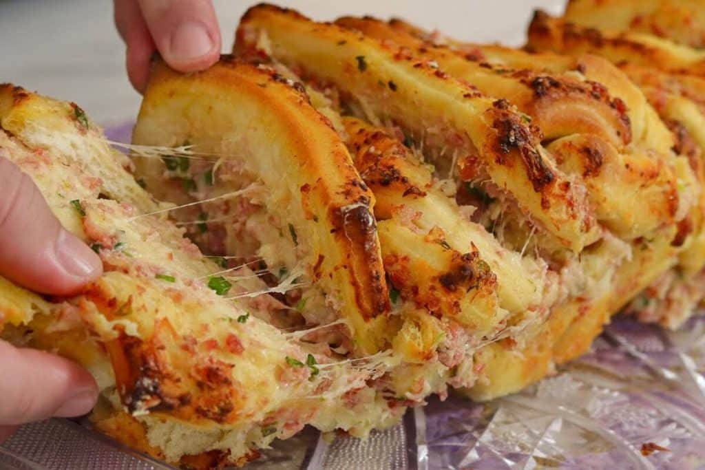 PÃO DE ALHO COM LINGUIÇA