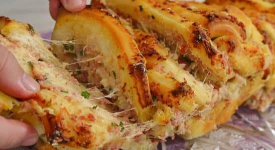 PÃO DE ALHO COM LINGUIÇA