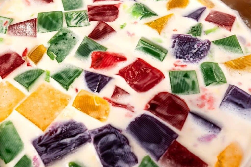 SOBREMESA DE GELATINA COLORIDA