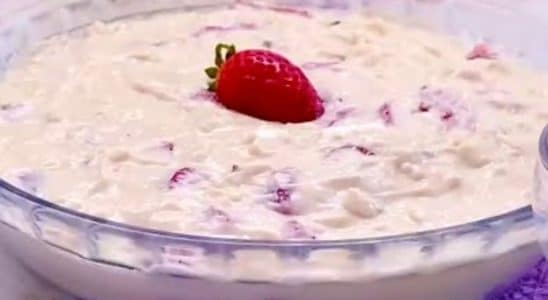 SONHO DE MORANGO NA TRAVESSA