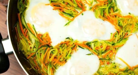 almoço com ovos e legumes