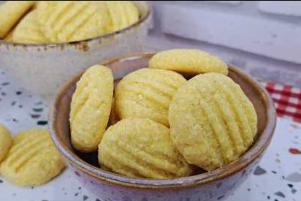 biscoito de fubá com coco