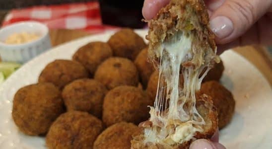 bolinho de costela com queijo
