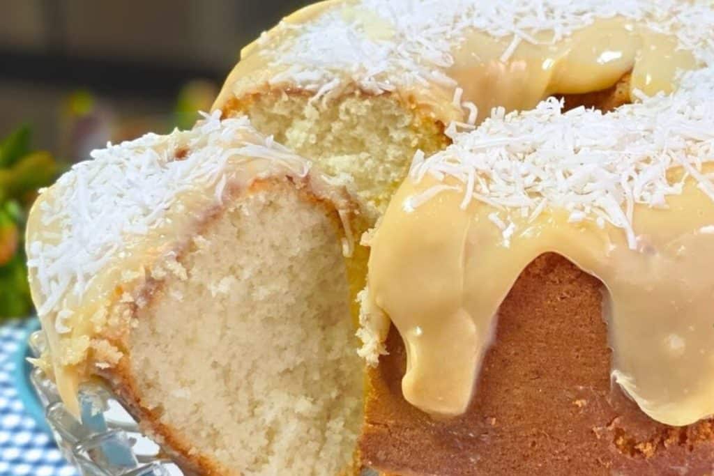 bolo amanteigado de coco