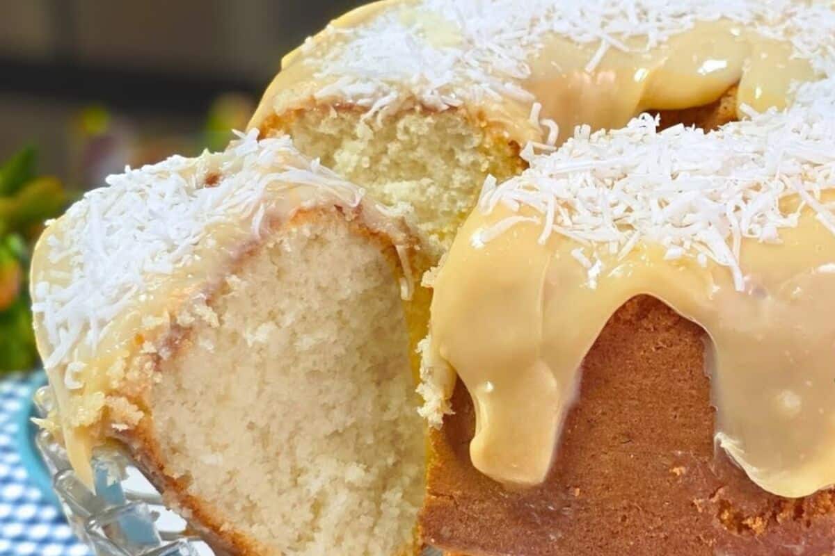 bolo amanteigado de coco