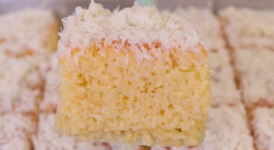 bolo de fubá com coco