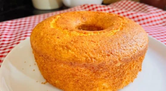 bolo de fubá com creme de leite