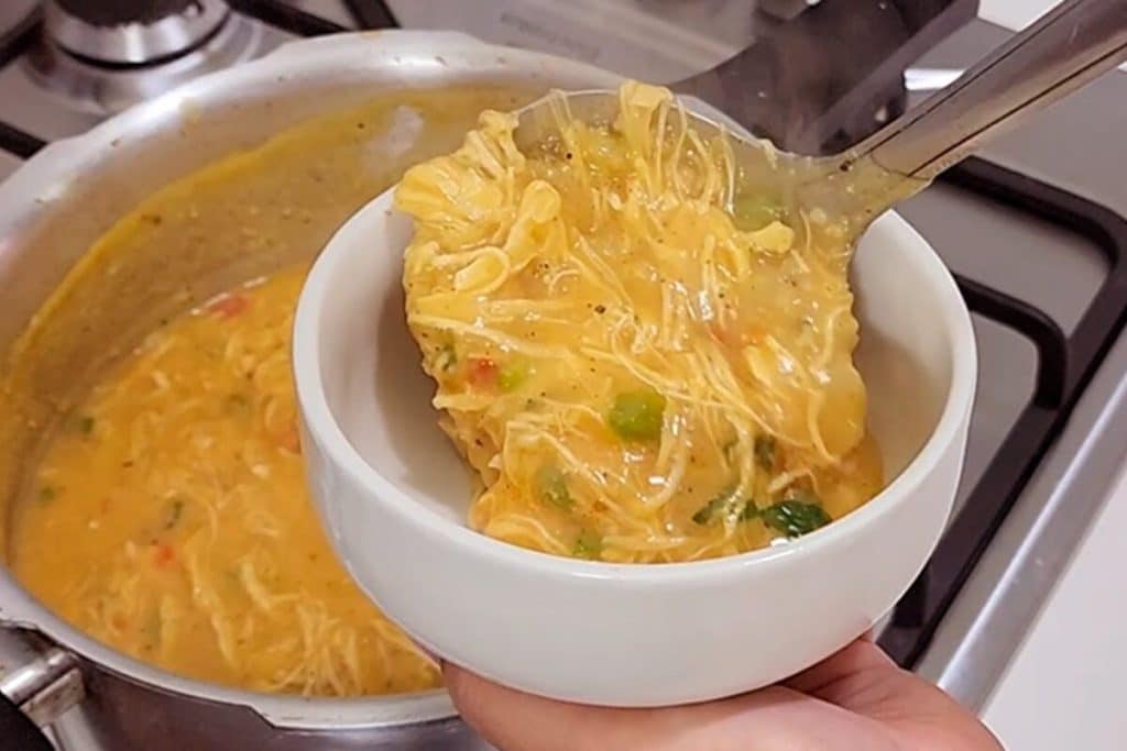 caldo de frango com legumes