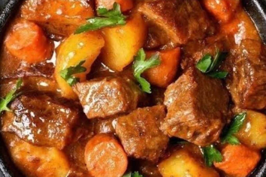 carne de panela com legumes