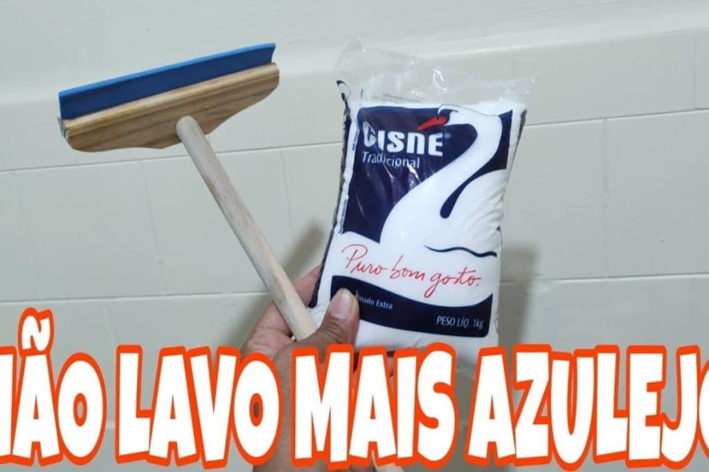 como limpar azulejo engordurado