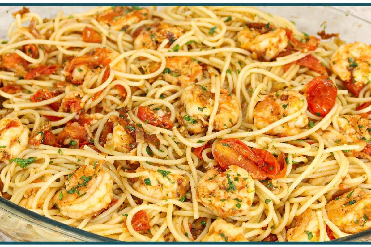 Macarronada de camarão especial e suculenta: prato principal que parece comida de restaurante chique 93 macarronada de camarão