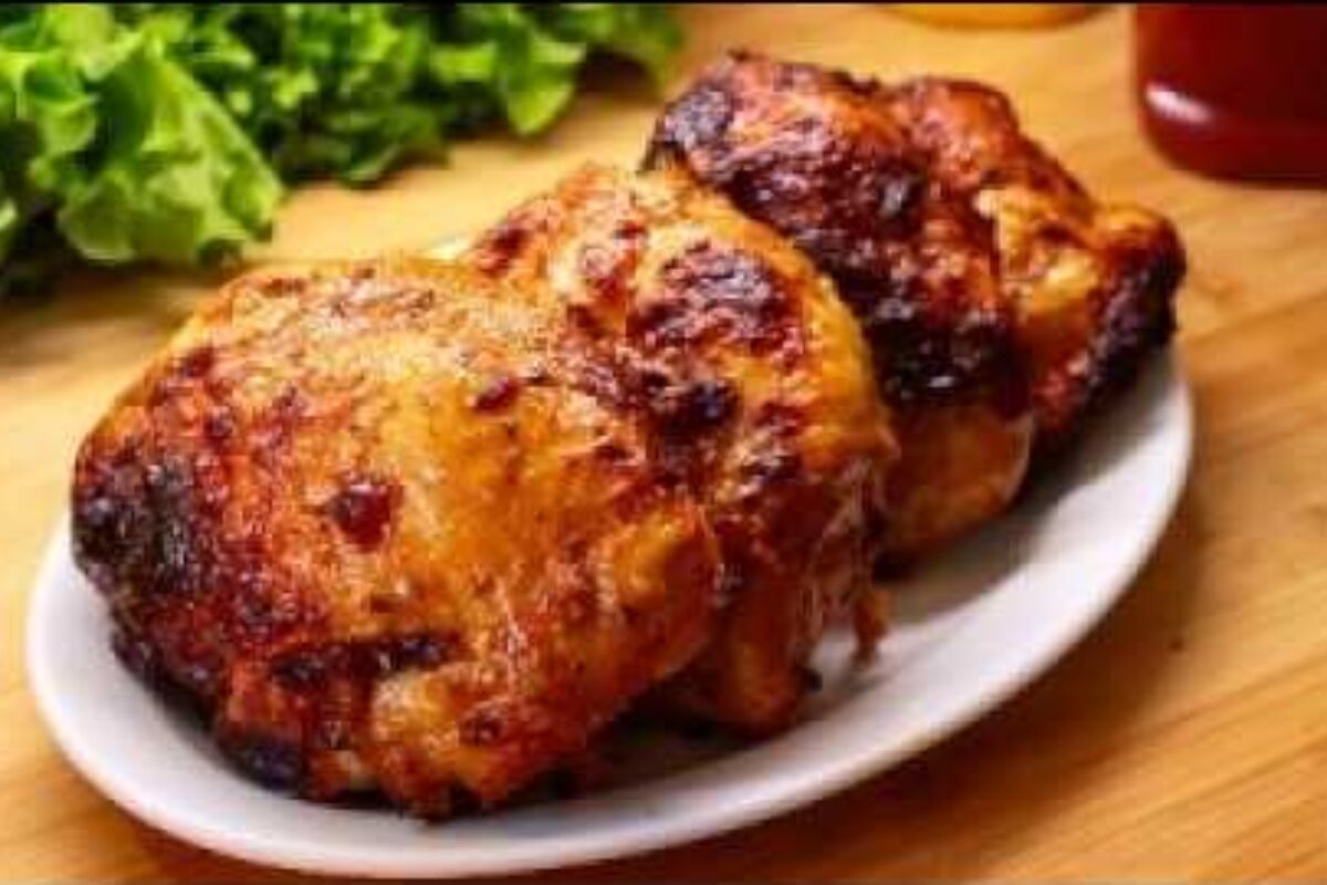 Sobrecoxa na air fryer bem douradinha por fora e no ponto por dentro com tempero super fácil 57 sobrecoxa na air fryer