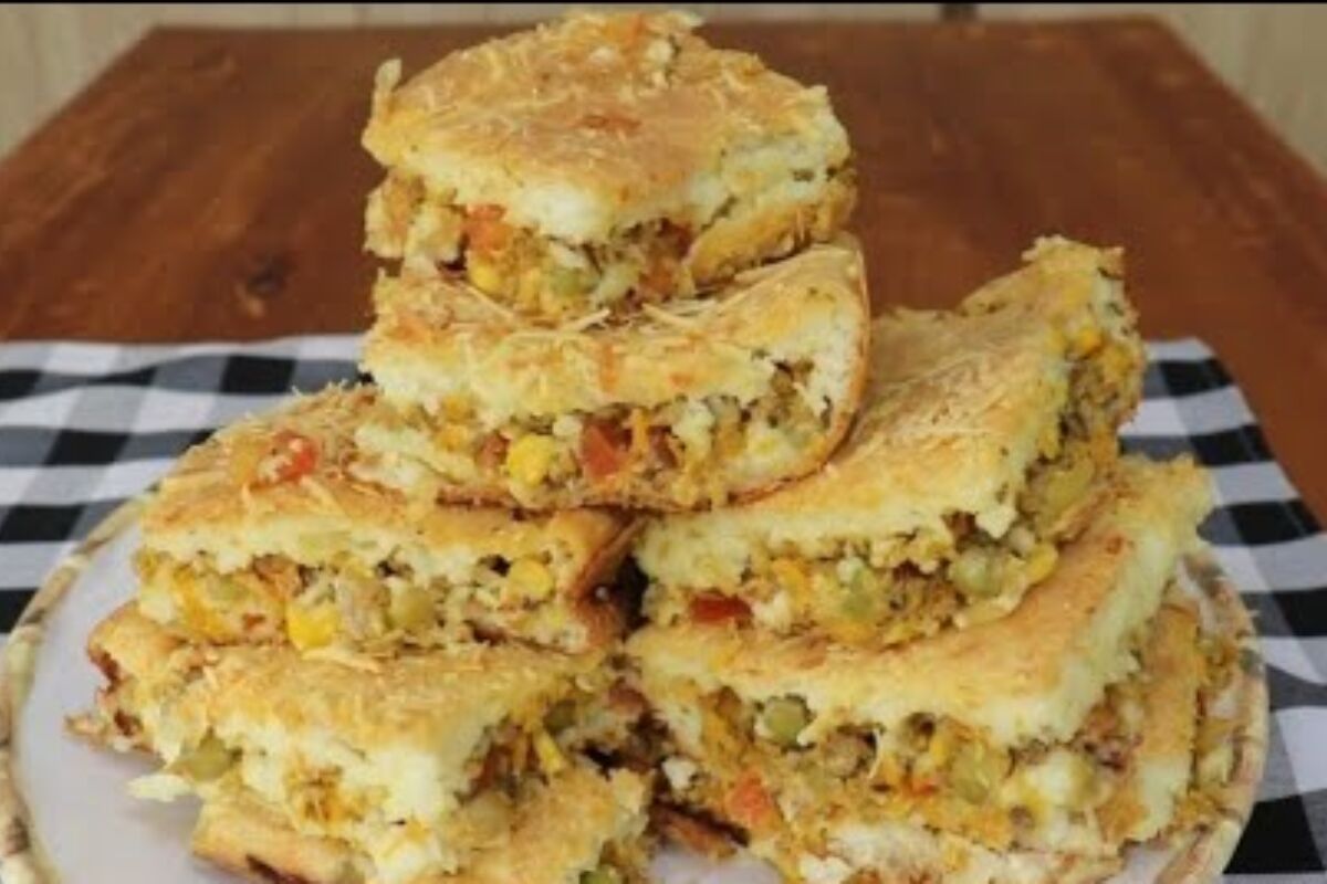 Torta de arroz amanhecido saborosa e econômica: jeito delicioso de aproveitar a sobra do almoço 1 torta de arroz amanhecido