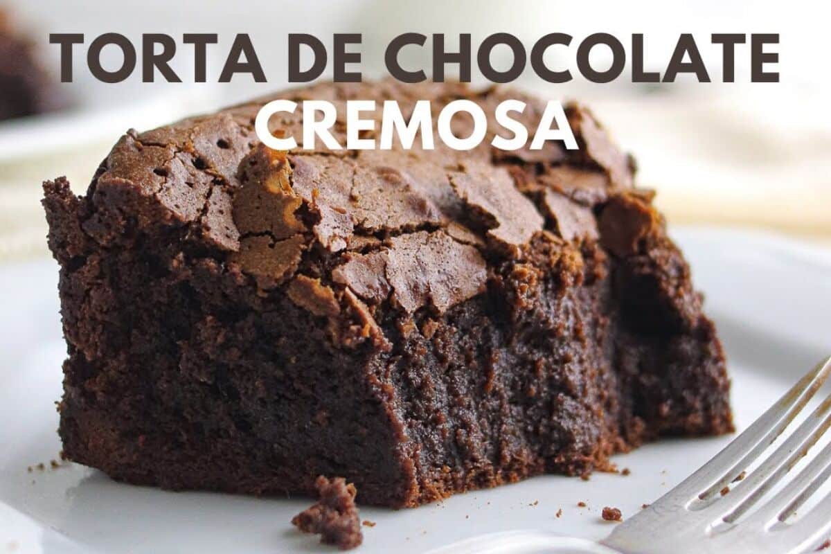 Torta de chocolate cremosa e deliciosa, daquelas de comer até o último pedaço e ainda pedir mais 40 torta de chocolate
