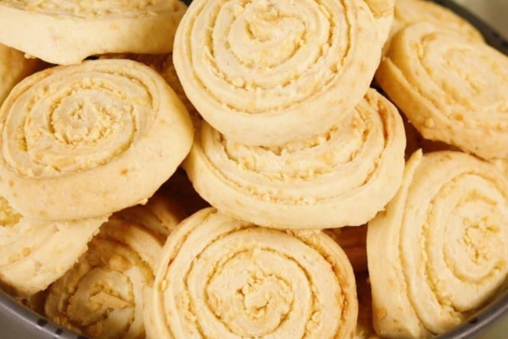 BISCOITO MEDALHÃO DE QUEIJO