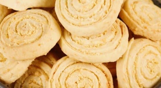 BISCOITO MEDALHÃO DE QUEIJO