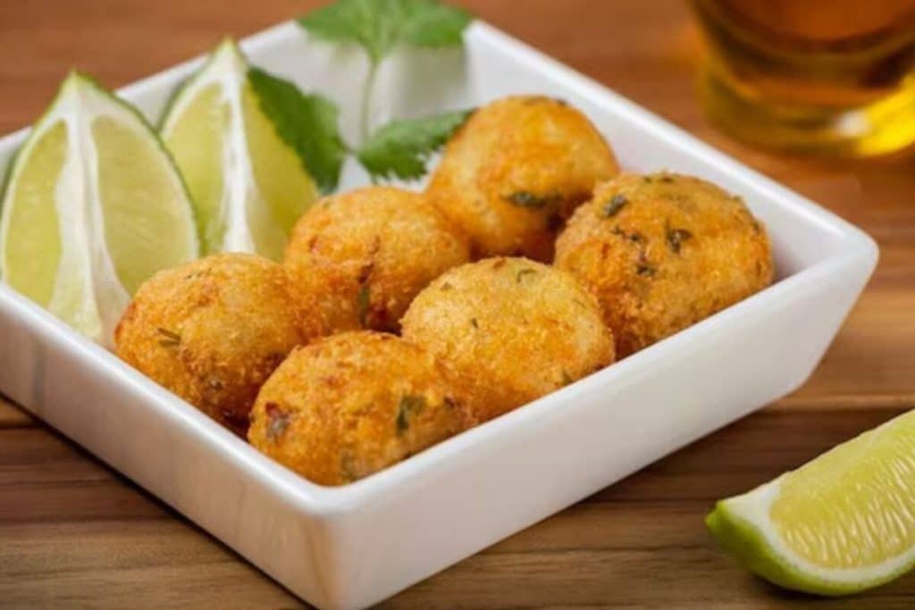 BOLINHO DE BACALHAU
