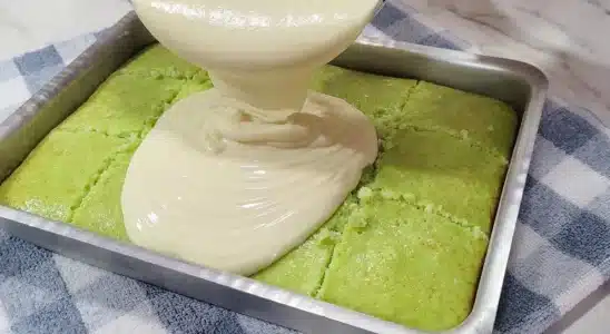 Bolo alagado de limão: molhadinho, azedinho na medida e perfeito pra servir gelado no lanche 1 BOLO ALAGADO DE LIMÃO