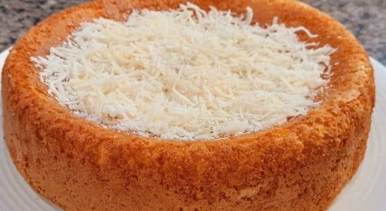 BOLO DE COCO CREMOSO