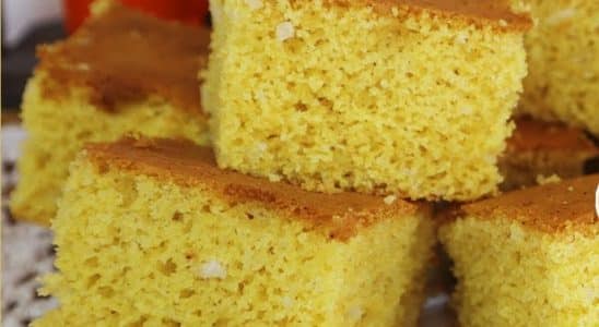 BOLO DE FUBÁ COM COCO