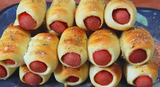 ENROLADINHO DE SALSICHA DELICIOSO