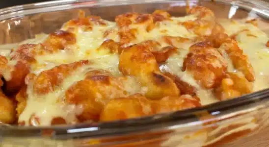 Filé de tilápia à parmegiana: crocante, com bastante molho e ideal para um almoço especial 2 FILÉ DE TILÁPIA A PARMEGIANA