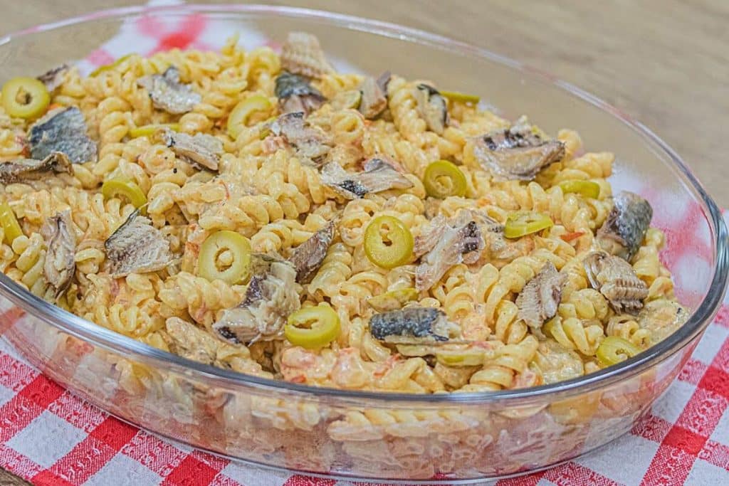MACARRÃO CREMOSO COM SARDINHA