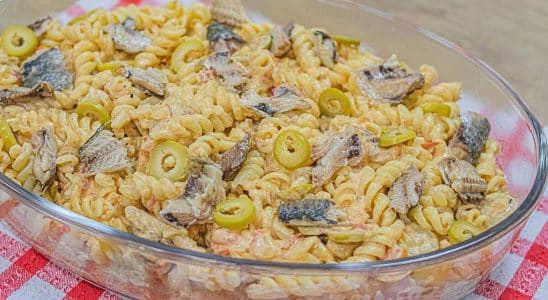 MACARRÃO CREMOSO COM SARDINHA