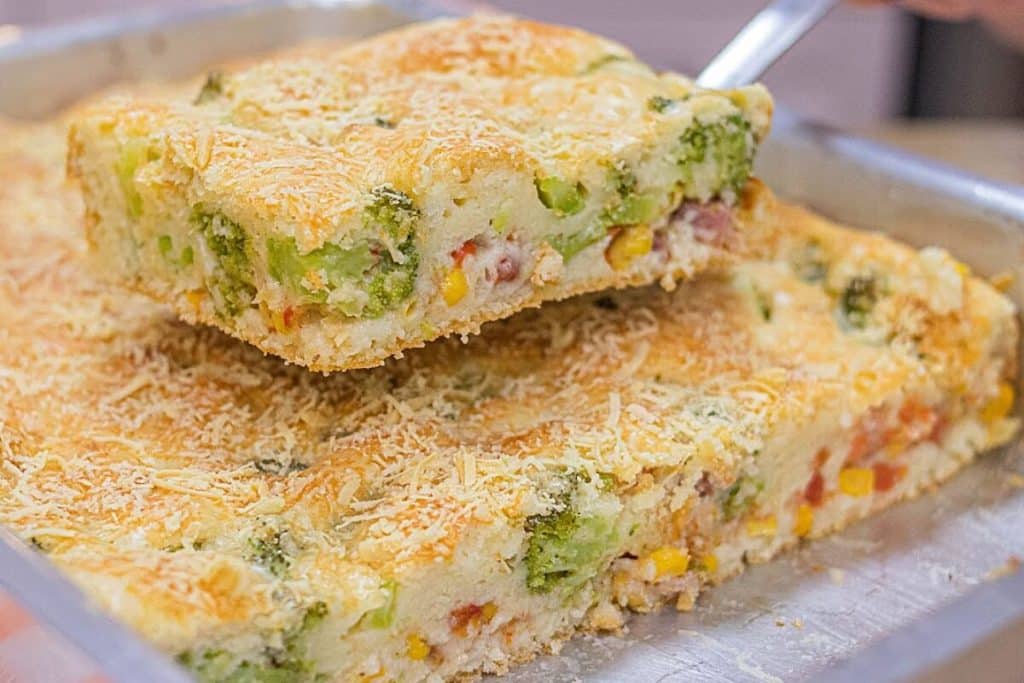 TORTA DE BRÓCOLIS COM BACON