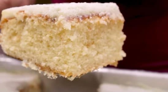 bolo de leite ninho com calda quente