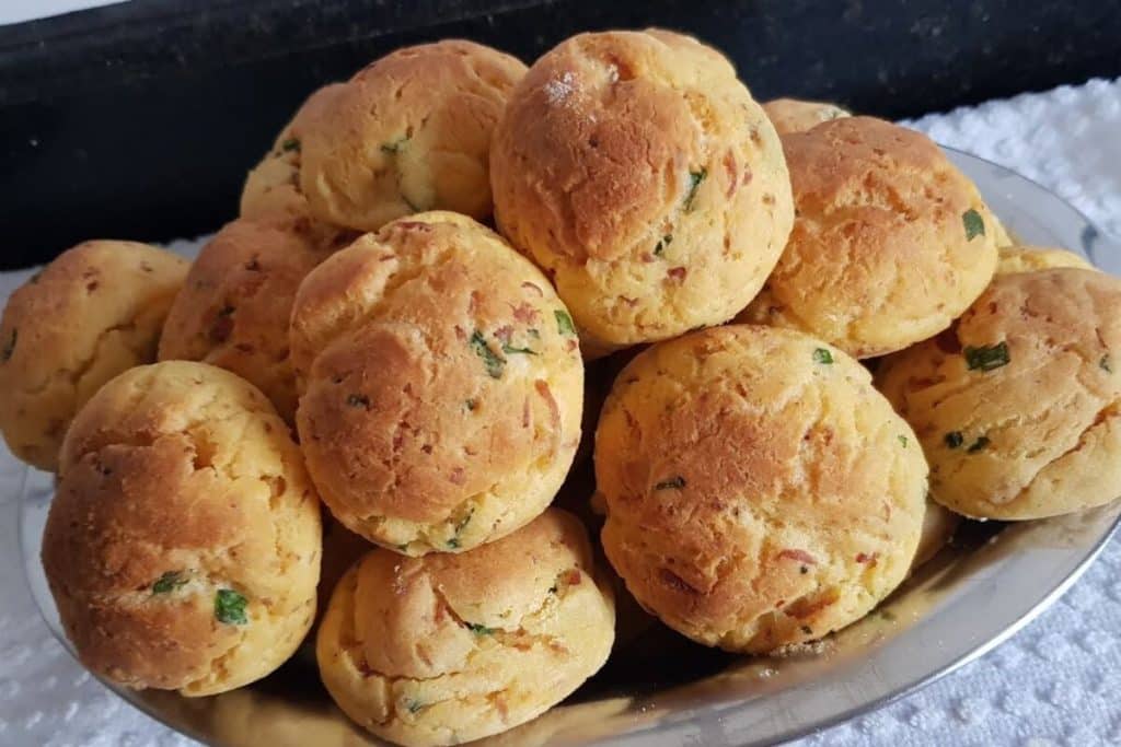 broa de fubá temperada