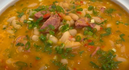 feijão branco com linguiça