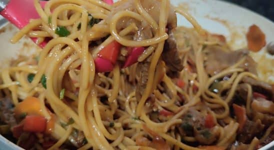 macarrão ao molho shoyu