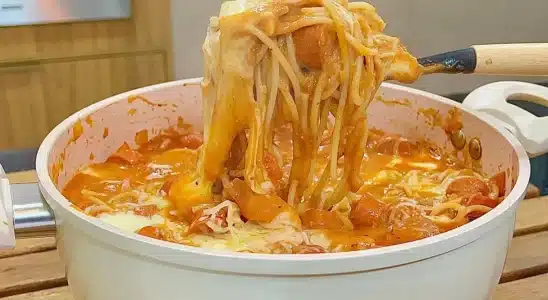 macarronada de salsicha com queijo