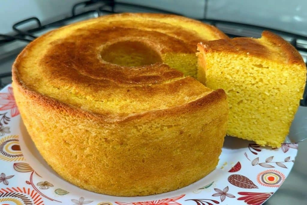 bolo de fubá com creme de leite