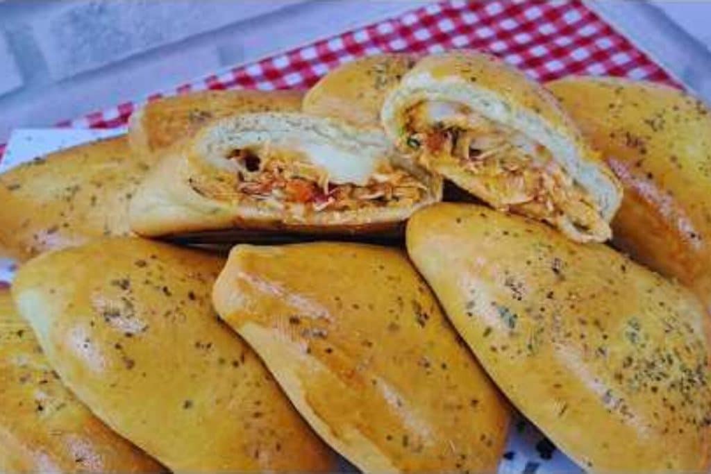esfiha de frango com requeijão