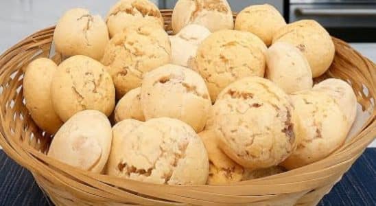 PÃO DE QUEIJO COM CALABRESA