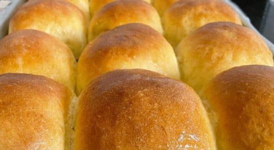 pão caseiro com creme de leite