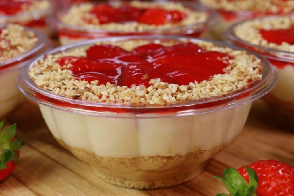 torta de morango no pote