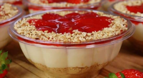 torta de morango no pote