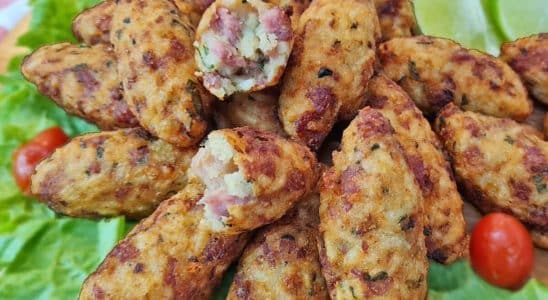 bolinho de arroz com linguiça