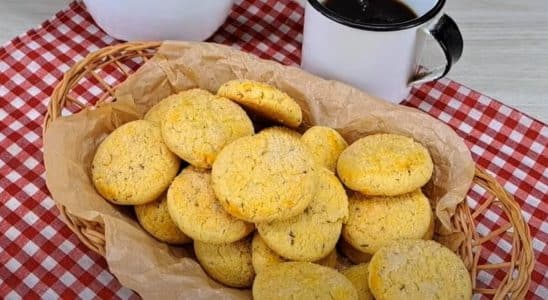 broa de fubá com erva doce